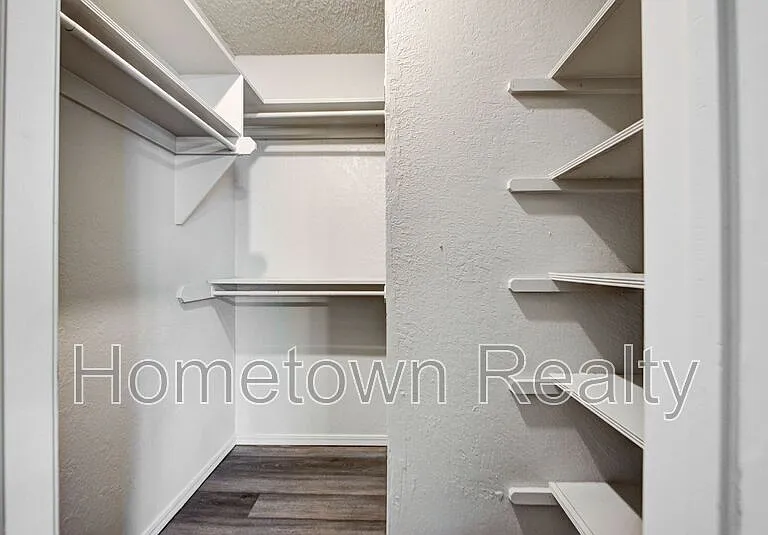 1713 Hillcrest Dr — Photo 18
