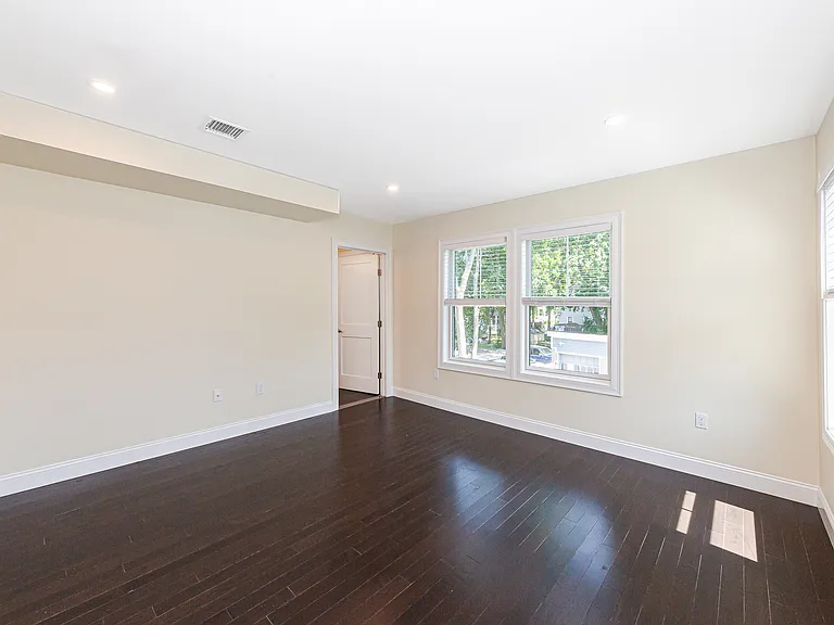 120 Jerome St — Photo 11