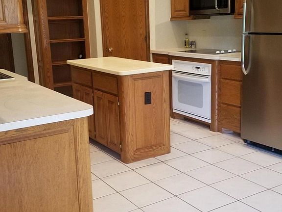 3rd image of 8415 Valley Creek Dr
