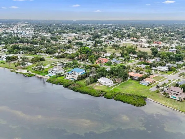 7538 Westmoreland Dr, Sarasota, FL 34243
