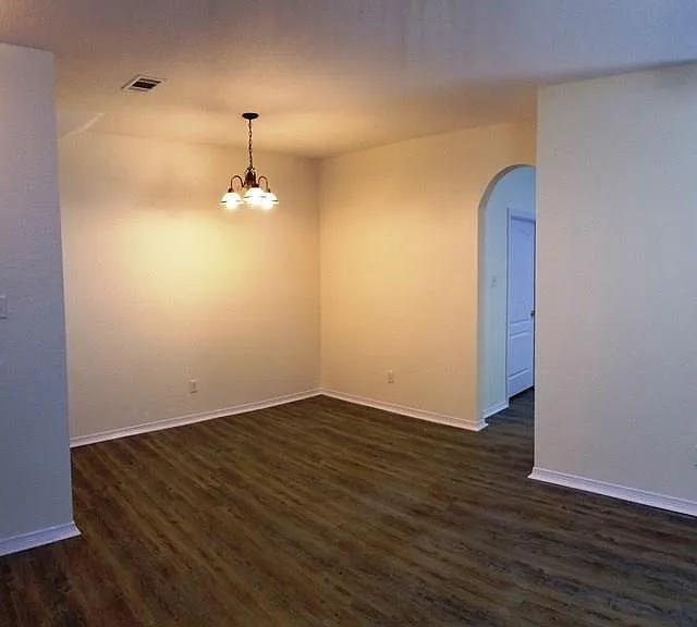 100 Commonwealth Cir — Photo 12