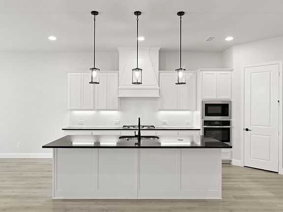 4th image of 2132 Wickersham Rd