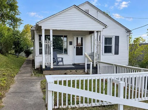 622 6th St, Nitro, WV 25143