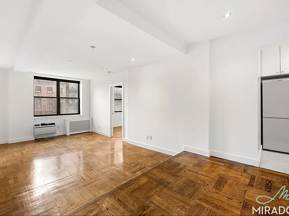 255 W 14th St #4A