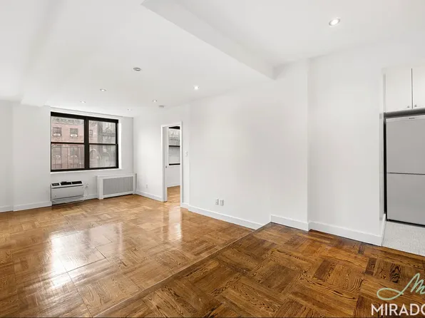 255 West 14th Street image 1 of 16