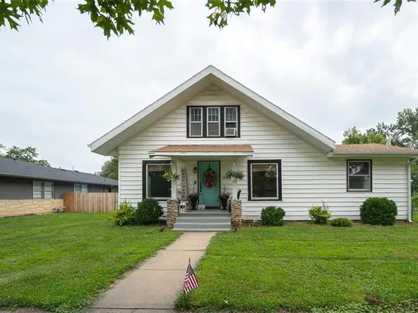 1108 8th St, Baldwin City, KS 66006