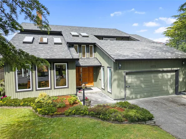 4021 Dawnview Cres, Saanich, BC V8N 5P7