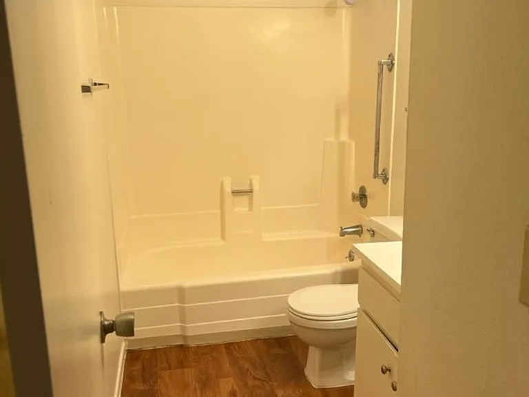 El Dorado Apartments — Photo 53