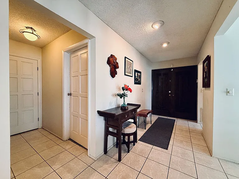 2212 Plaza Del Prado — Photo 4