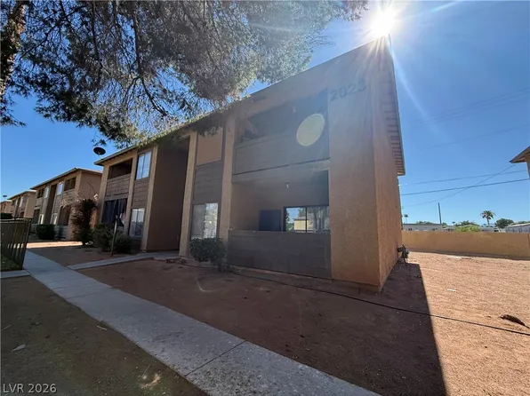 2823 Wheelwright Dr, Las Vegas, NV 89121