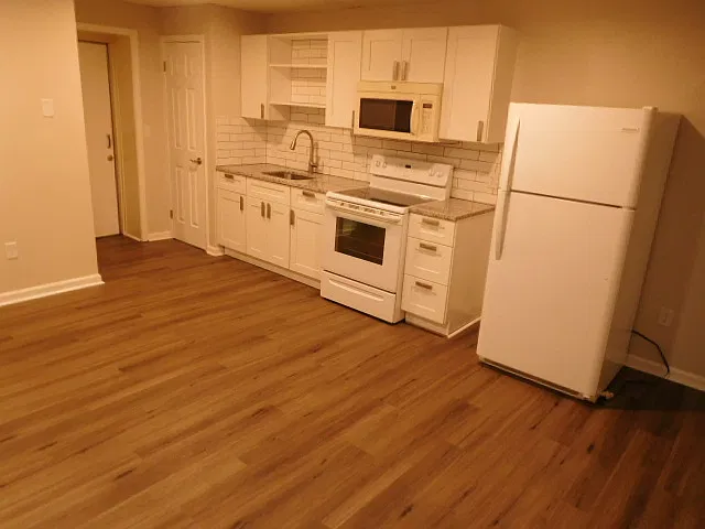 1 bed, 400 sqft, $895 — Photo 3