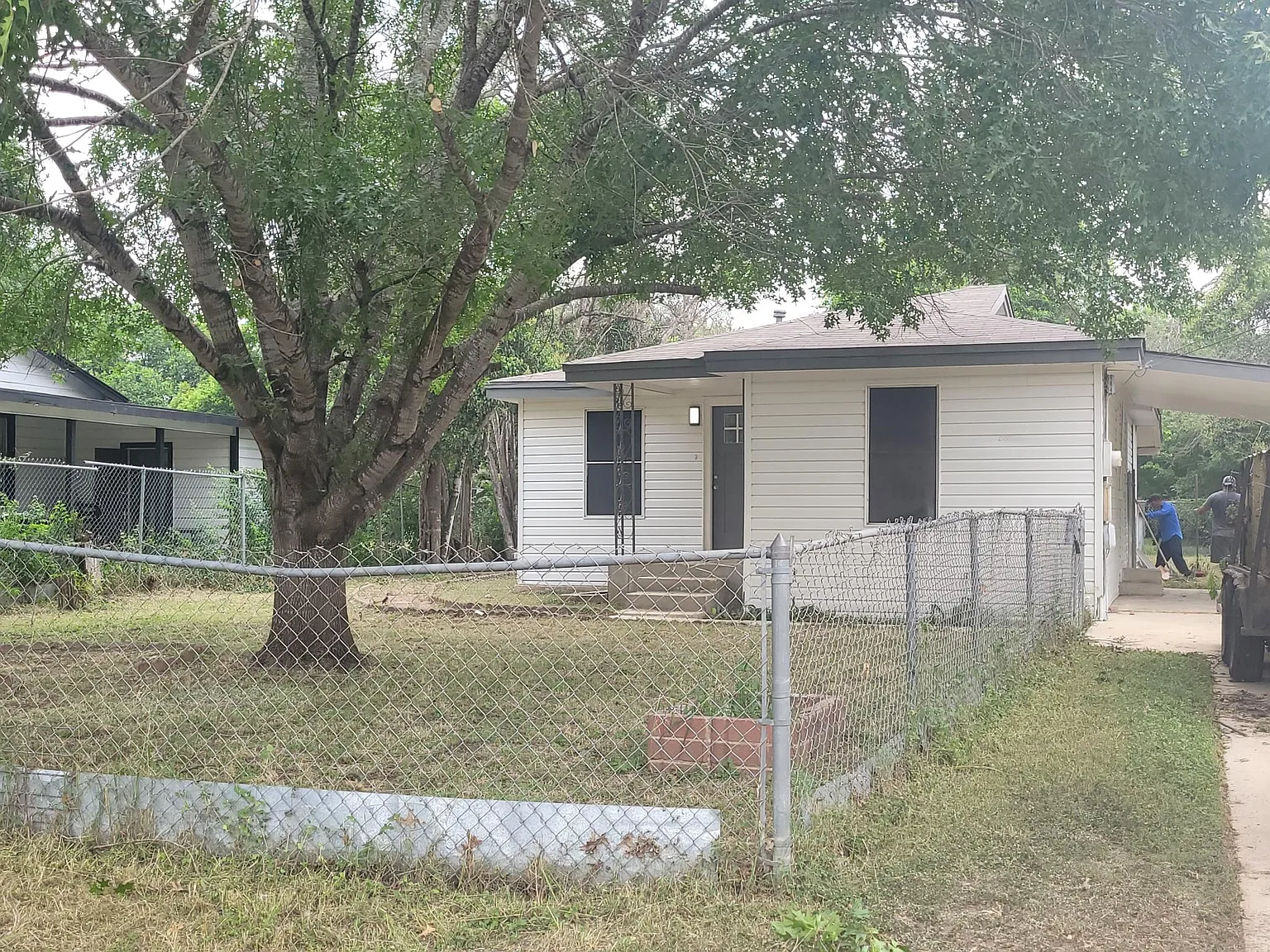 3 bed, 1068 sqft, $1,585 — Photo 2