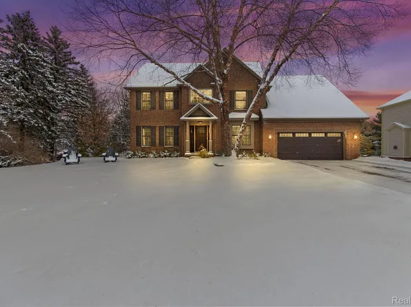 7997 Brookwood Dr, Clarkston, MI 48348