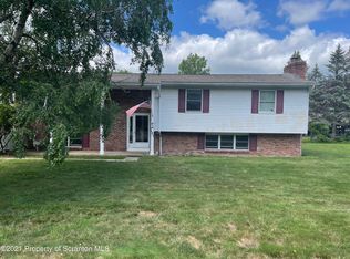 101 Stonybrook Rd, Waverly Township, PA 18411
