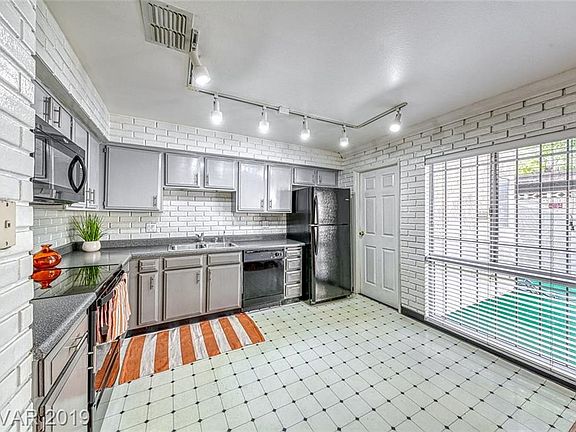 3rd image of 662 Rolling Green Dr