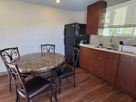 4th image of 3249 Holly Way