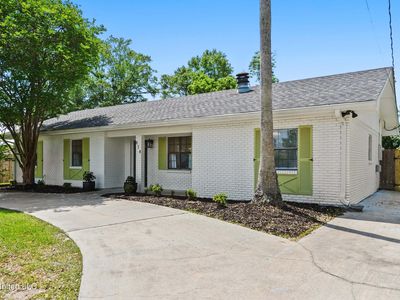 414 Demontluzin Ave, Bay Saint Louis, MS, 39520