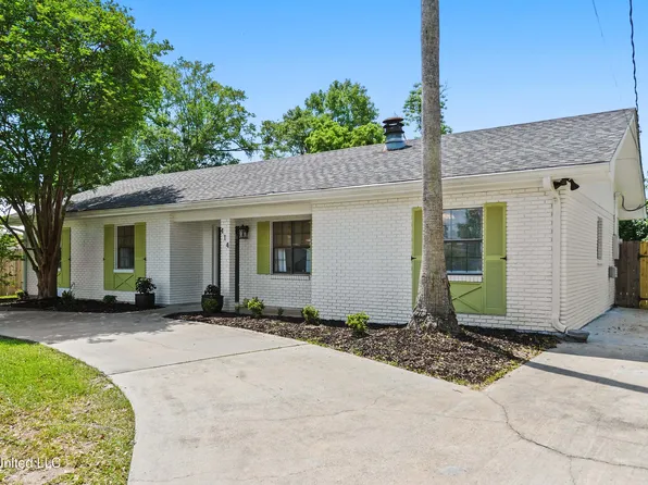 414 Demontluzin Ave, Bay Saint Louis, MS 39520