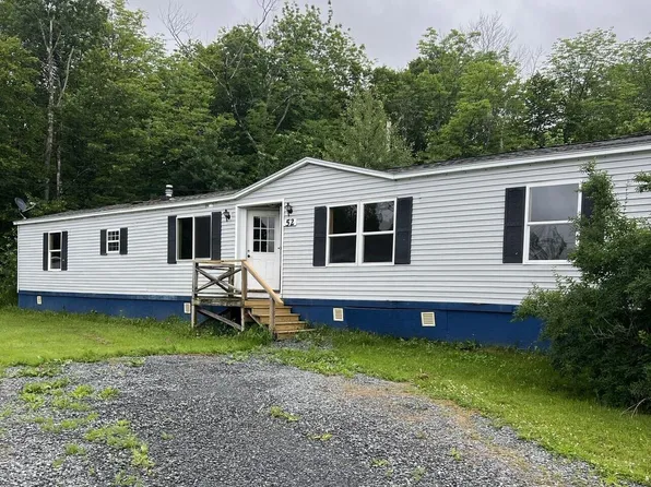 52 Cindy Lane, Dexter, ME 04930