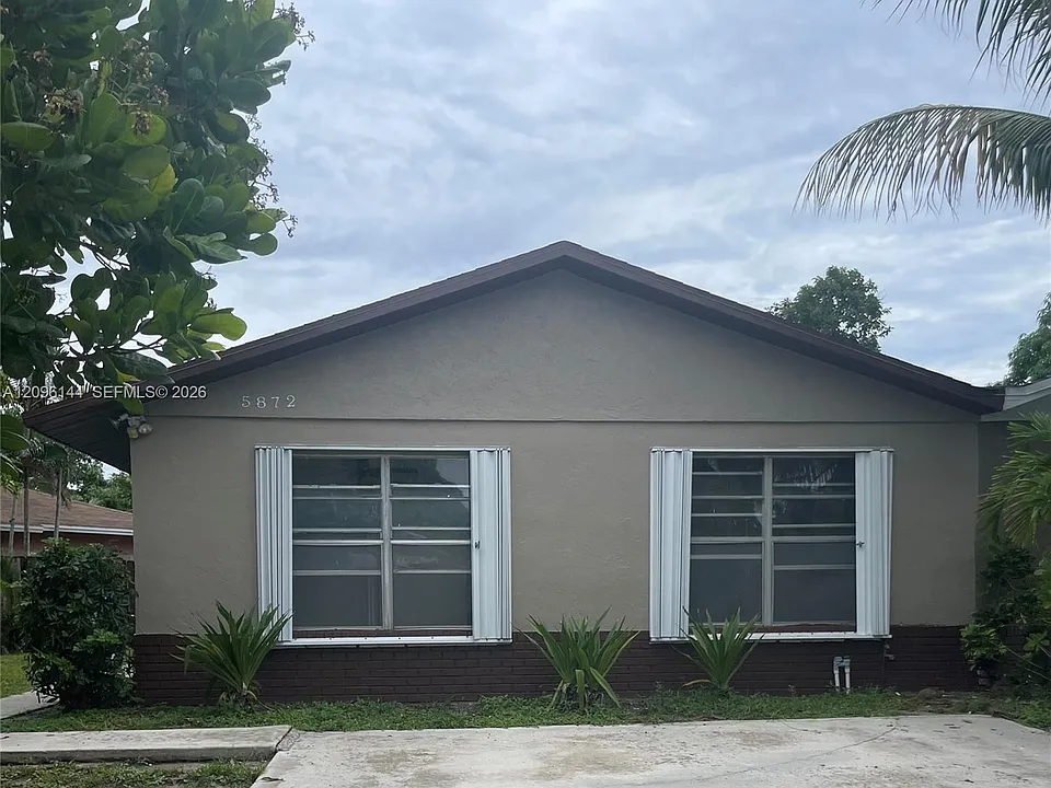 5872 Bermuda Cir E