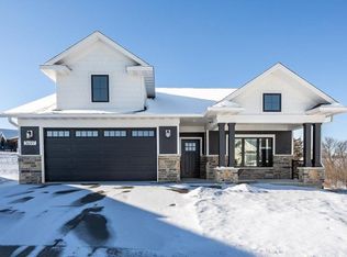 3697 Lasso Ct, Dubuque, IA 52002