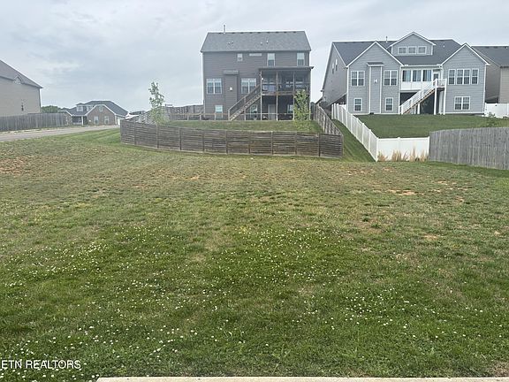 4th image of 2584 Blackberry Ridge Blvd