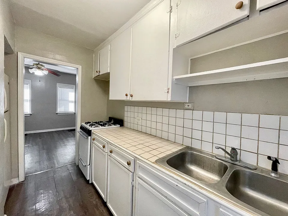 615 Prospect Ave NE #1