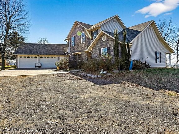 3rd image of 98 Hillcrest Dr