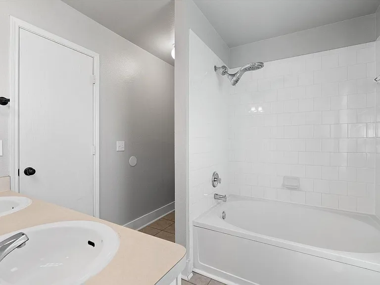 1300 Mallard Dr — Photo 18