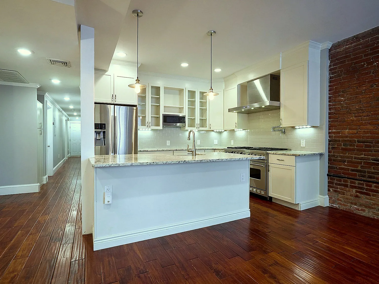 3 bed, 1721 sqft, $6,200 — Photo 3