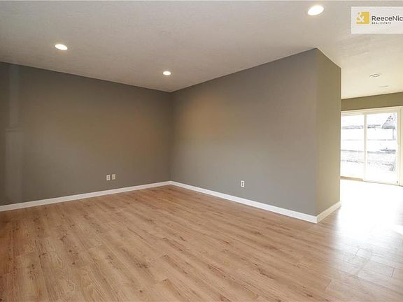 5th image of 1629 N 75th Dr
