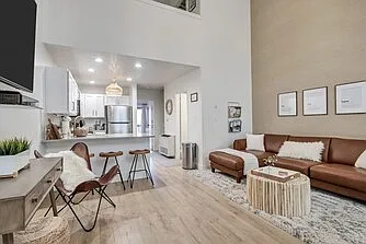 3 bed, 1100 sqft, $2,000 — Photo 2