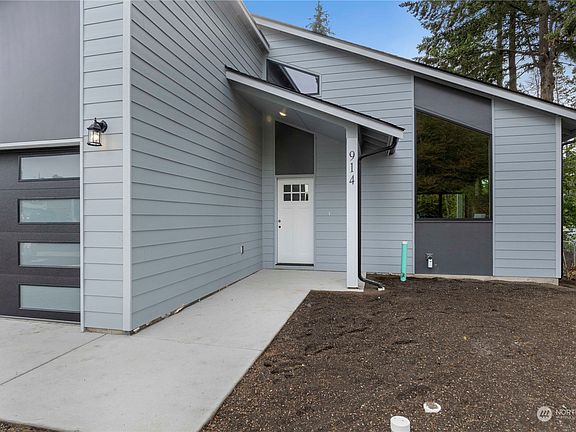 4th image of 914 104th Street Ct S