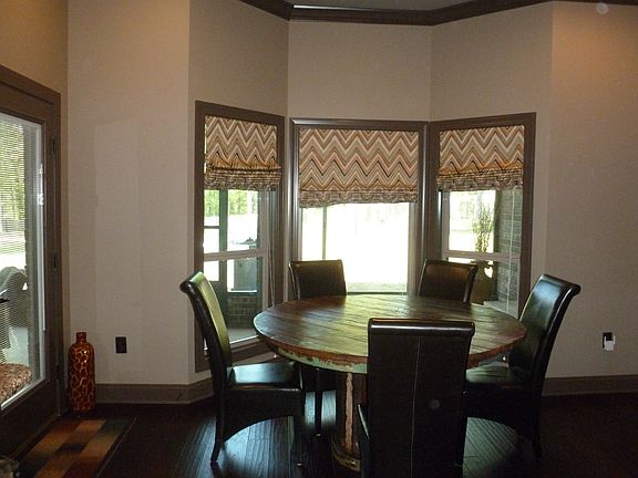 Eat-In breakfast area