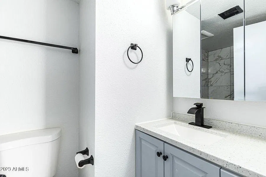 3 bed, 1106 sqft, $1,975 — Photo 4