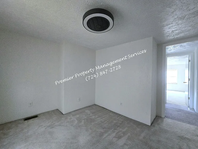 455 E Jefferson St — Photo 10
