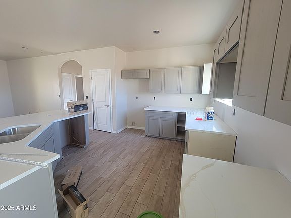 5th image of 408 E Birch Street