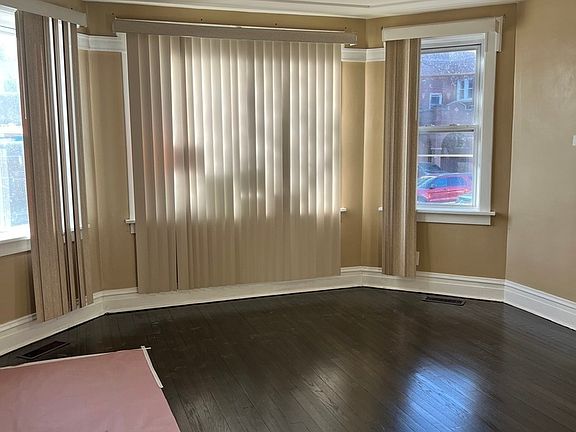 3rd image of 1525 S 60th Ct
