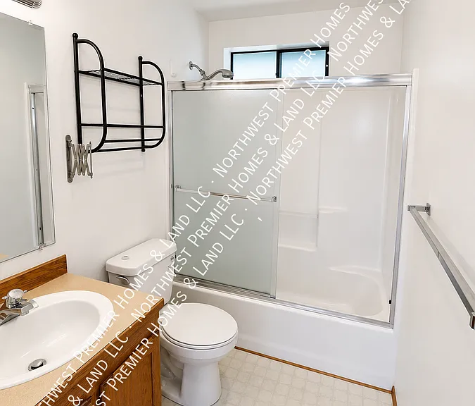 114 NW 3rd Pl #D — Photo 8