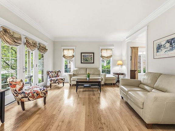 5th image of 103 N Kennicott Ave