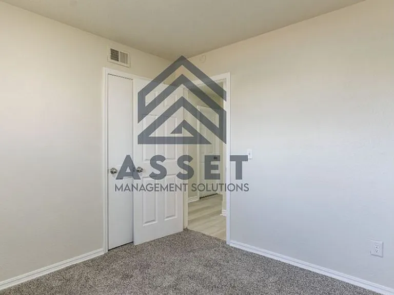 1216 McGregor Dr — Photo 15