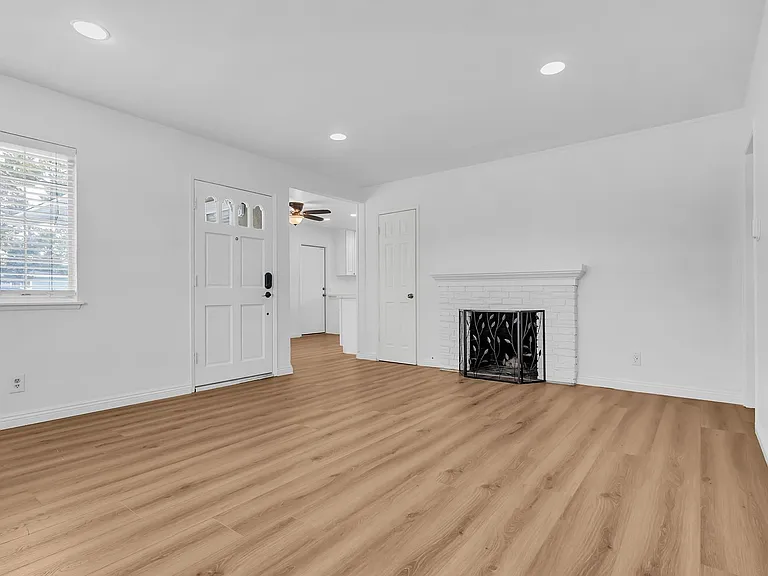 2502 S Olive St — Photo 5