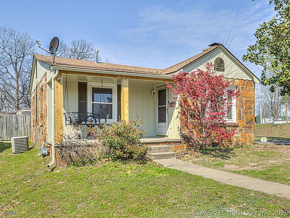 4th image of 1024 N Main St