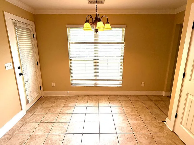 6605 Rock Ledge Rd — Photo 3