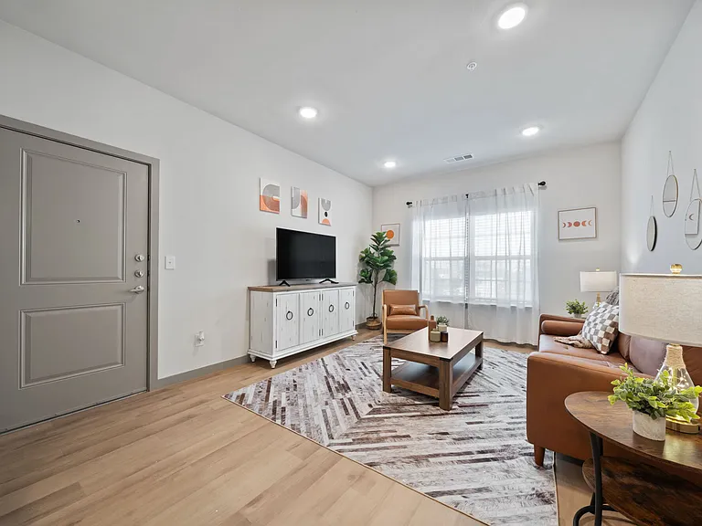 Three bedroom apartments in Cedar Creek