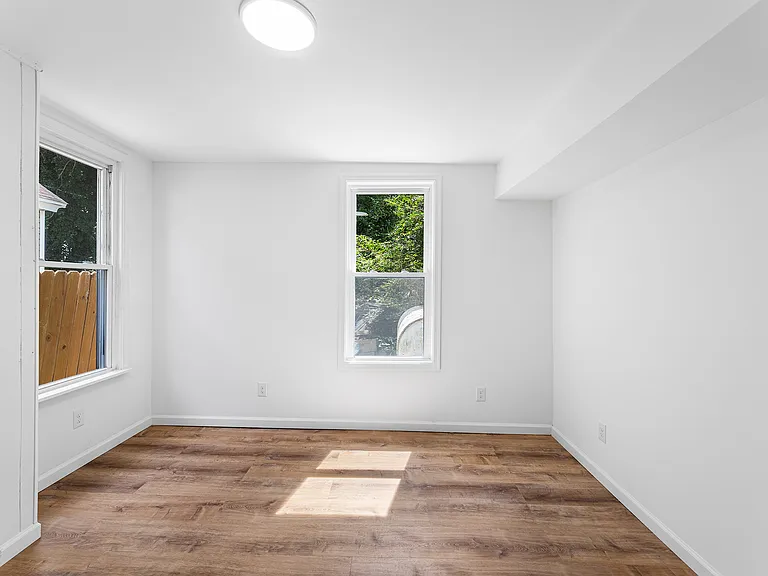 702 Hughlett St — Photo 14