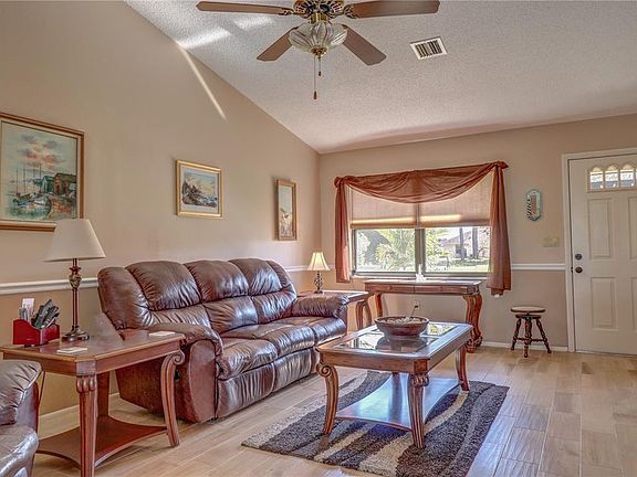 4th image of 9464 El Campo Ave