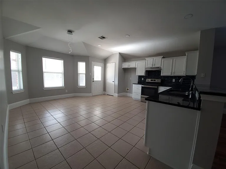3015 Eastwood Dr — Photo 4