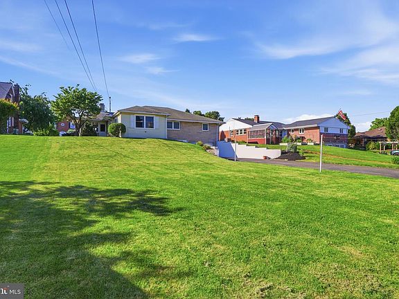 4th image of 412 W Caracas Ave