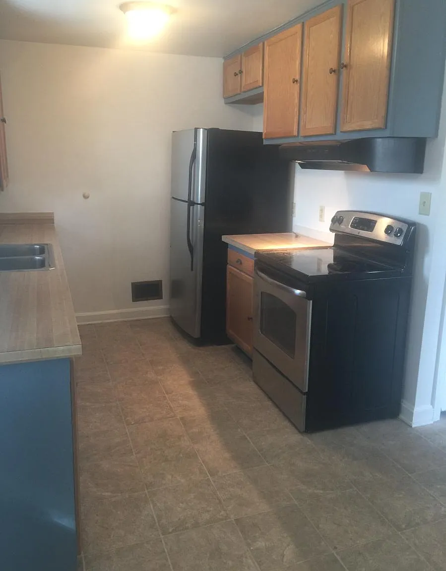 3 bed, 1225 sqft, $2,000 — Photo 3